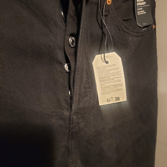 Levi's Black Wedgie Straight Jeans Size 28×26 =size 8 - Picture 9 of 9
